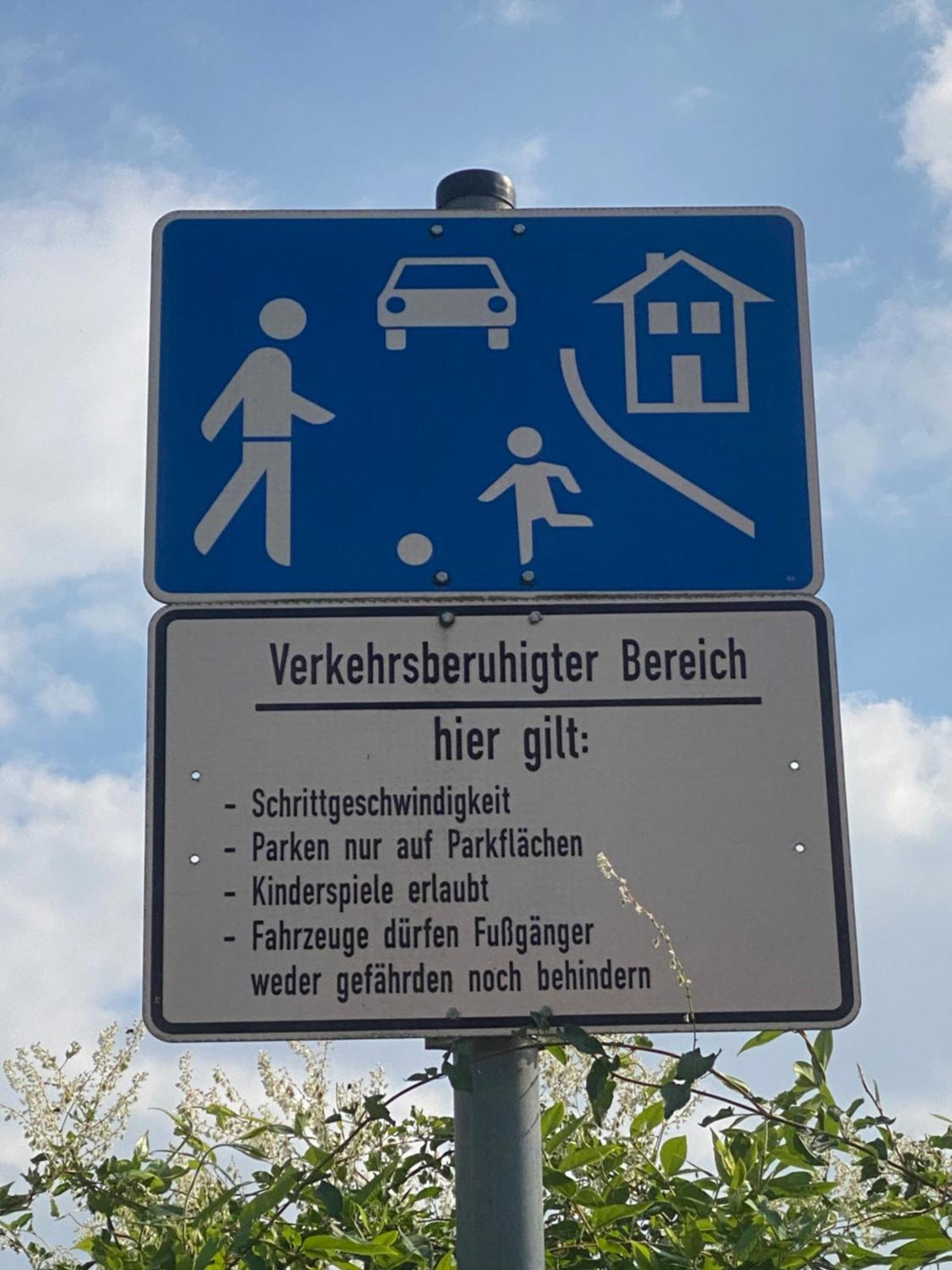 Zimmer Am Bachlauf Gelsenkirchen Bagian luar foto